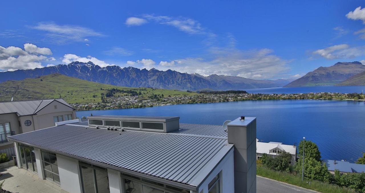 Spectacular Panoramic 5bedroom Lakeview