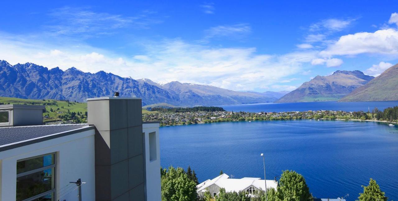 Spectacular Panoramic 5bedroom Lakeview Ferienhaus
